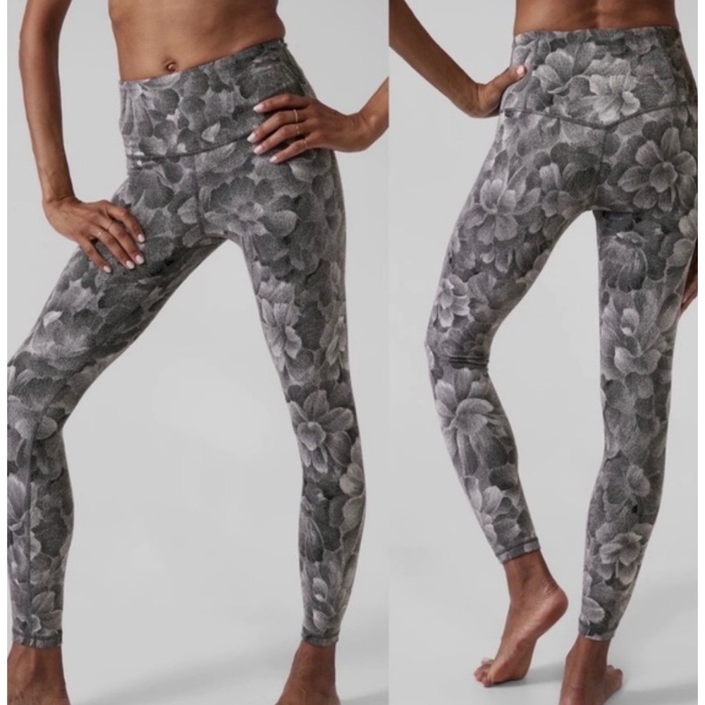 Athleta Elation Chakra Tight Floral Black/Sea Salt Textured Jacquard Size Medium